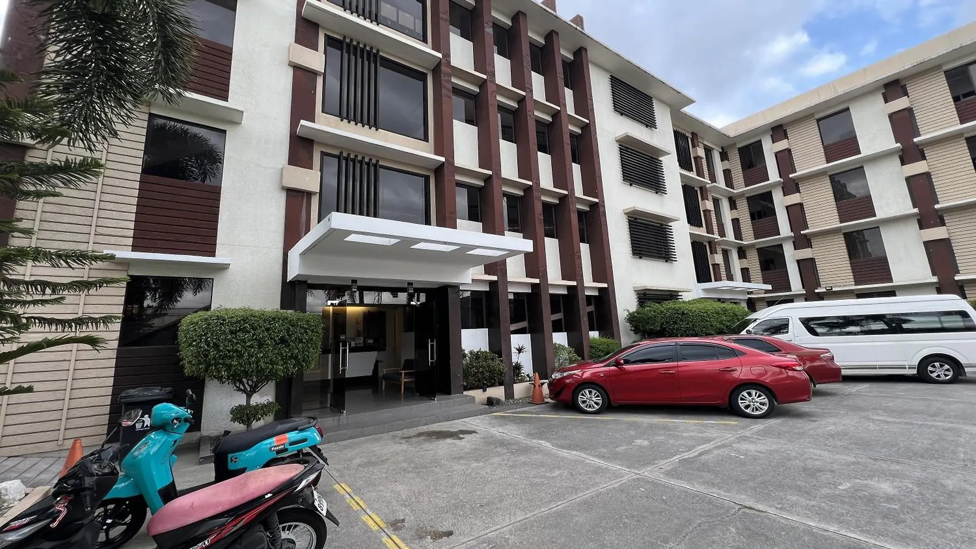 At The Pad Hotel And Resort Angeles