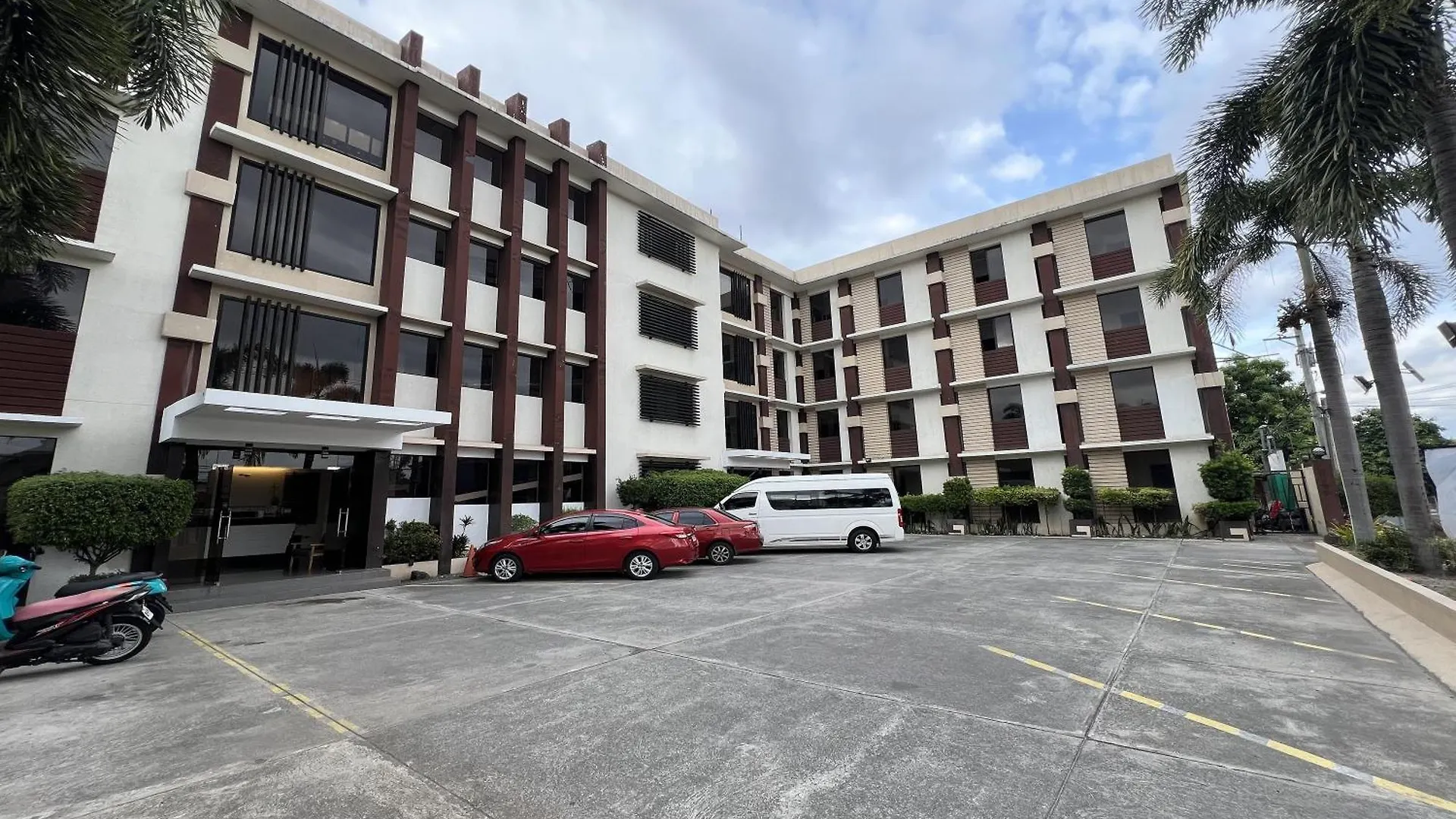 Aparthotel At The Pad Hotel And Resort Angeles